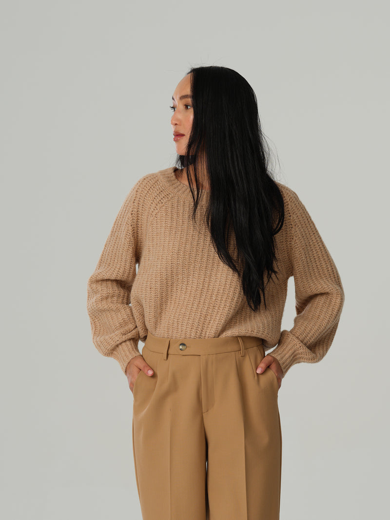 5583 Erika Boat Neck - Camel